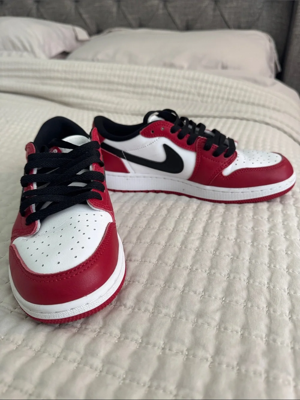 Nike Kids Low-Top Sneakers in White, Red & Black
